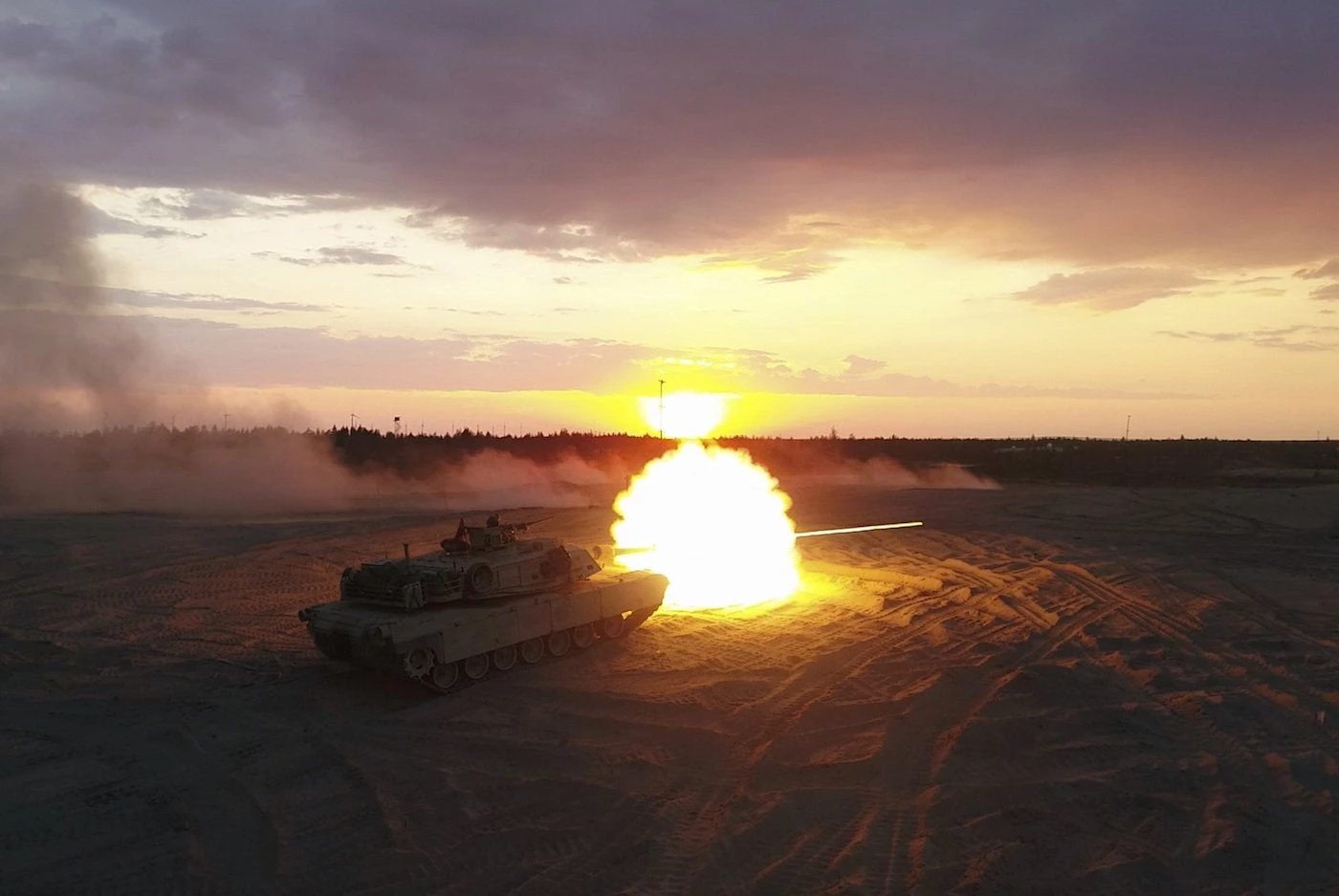 Αμερικανοί πεζοναύτες και άρματα μάχης για πρώτη φορά στο κατώφλι της Ρωσίας (εικόνες)